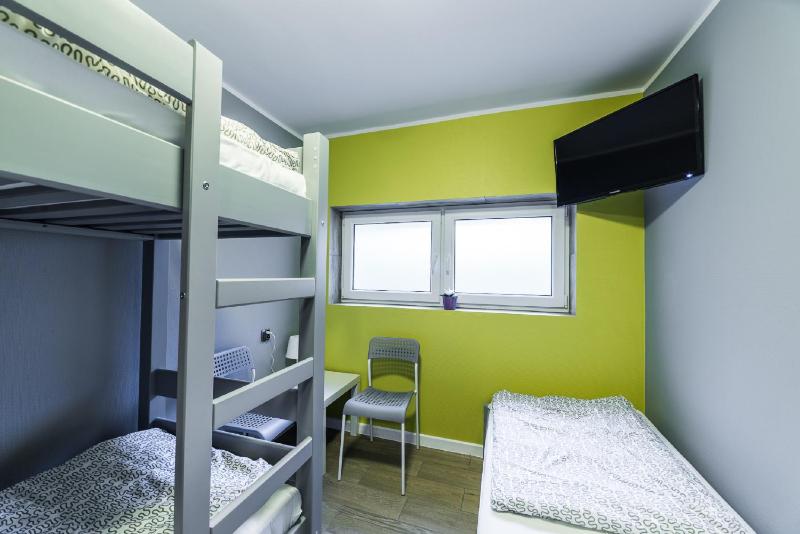 Triple Room with Private Bathroom image 3