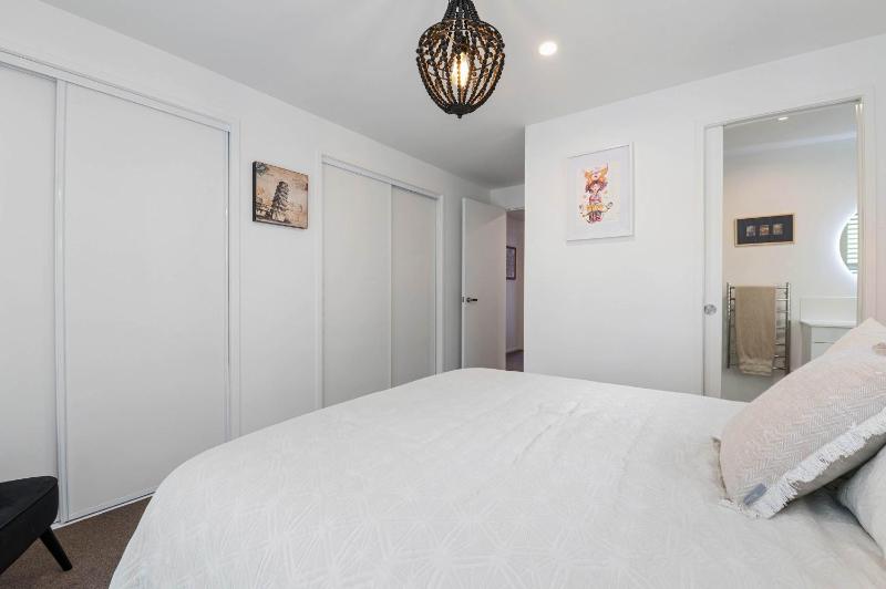 Inn McDowell - Modern 3 Bedroom in Springfield - image 15