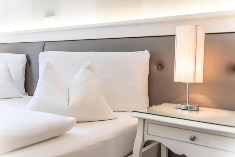 Deluxe Double Room image 2