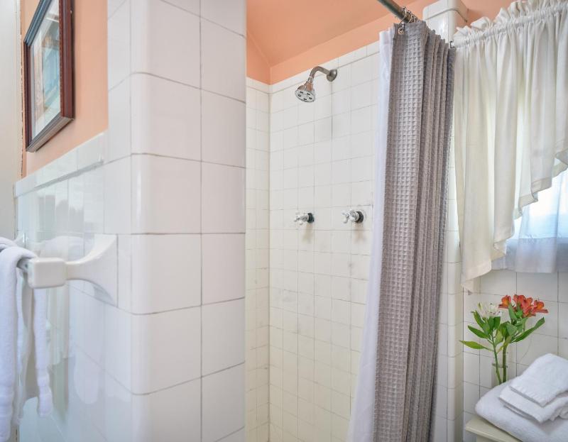 Deluxe Queen Suite image 2