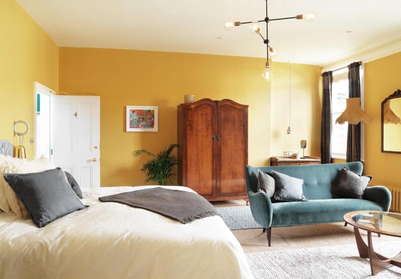 Deluxe King Suite image 3