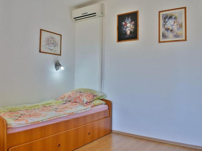 Apartments Jug - Comfort Studio Apartment with Balcony - image 10