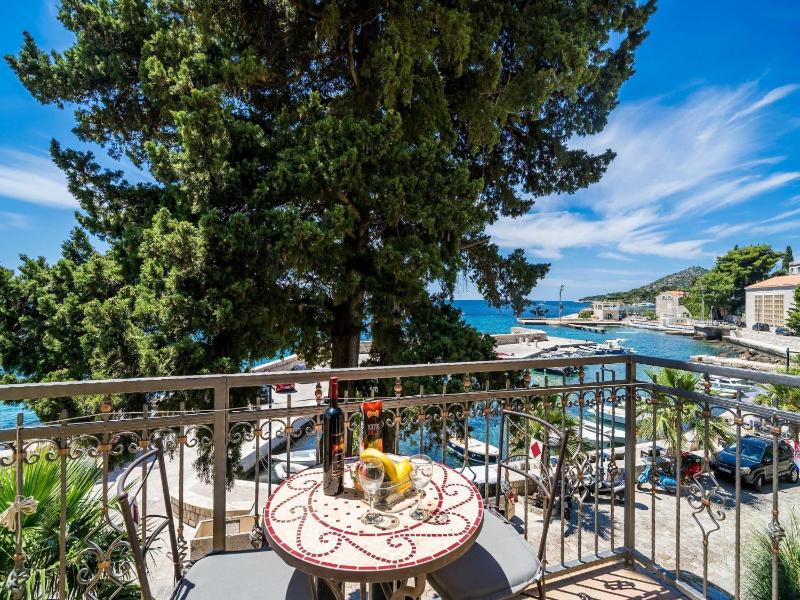 Apartment Villa Palma- Two Bedroom Apartment with Terrace and Sea View  Apartman 4 - image 18