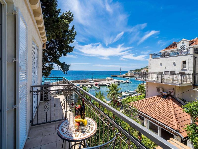 Apartment Villa Palma- Two Bedroom Apartment with Terrace and Sea View  Apartman 4 - image 17