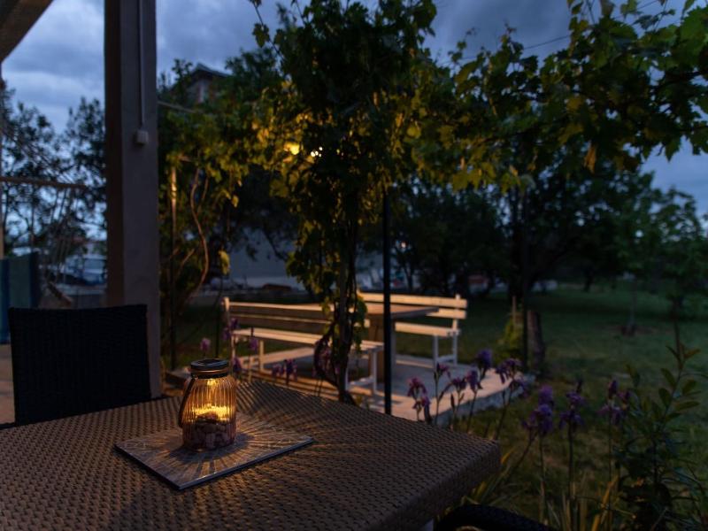 Tranquil and Stylish Apartment Kastel Novi - Studio Apartment with Garden - image 9