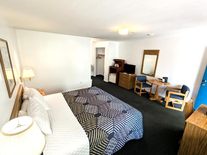 King Room image 4