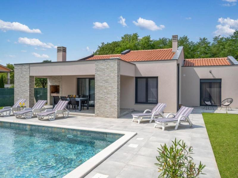 Three Bedroom Villa with Swimming Pool - image 13