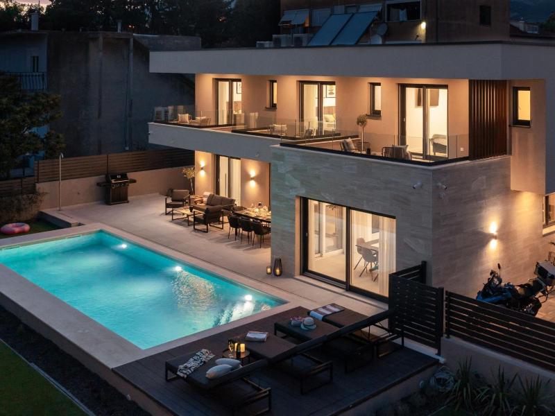 Villa Prima Lux - Four Bedroom Villa with Pool - image 1