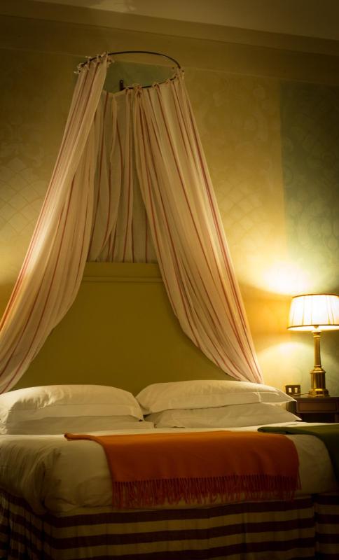 Deluxe Double or Twin Room with Spa Bath image 3