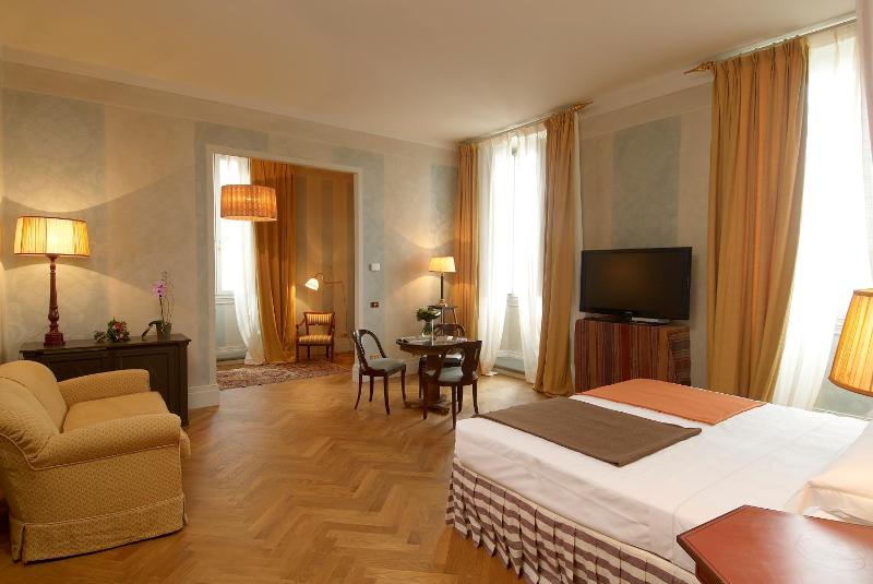 Deluxe Double or Twin Room with Spa Bath image 2