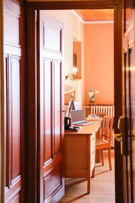 Standard Queen Room image 4