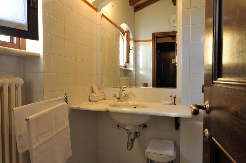 Quadruple Room image 2
