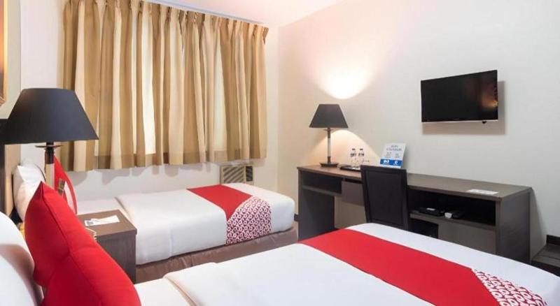 OYO 187 The Maxwell Hotel - image 11