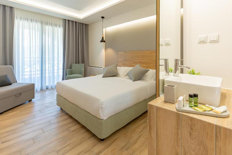 Superior Double Room image 4