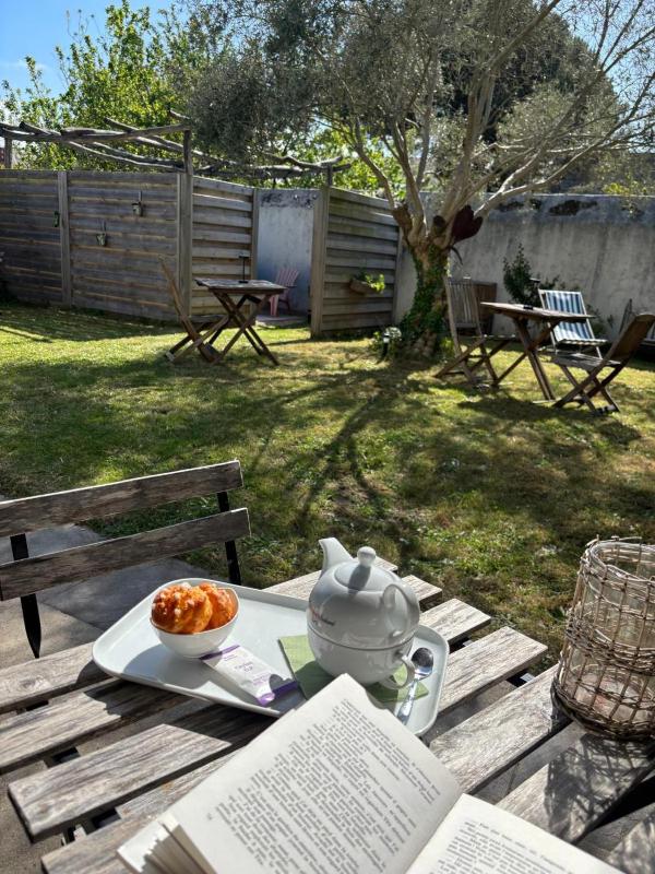 Superior Double or Twin Room with Garden View image 2