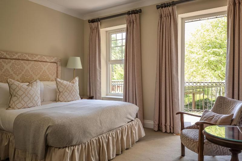 Queen Room with Balcony image 1