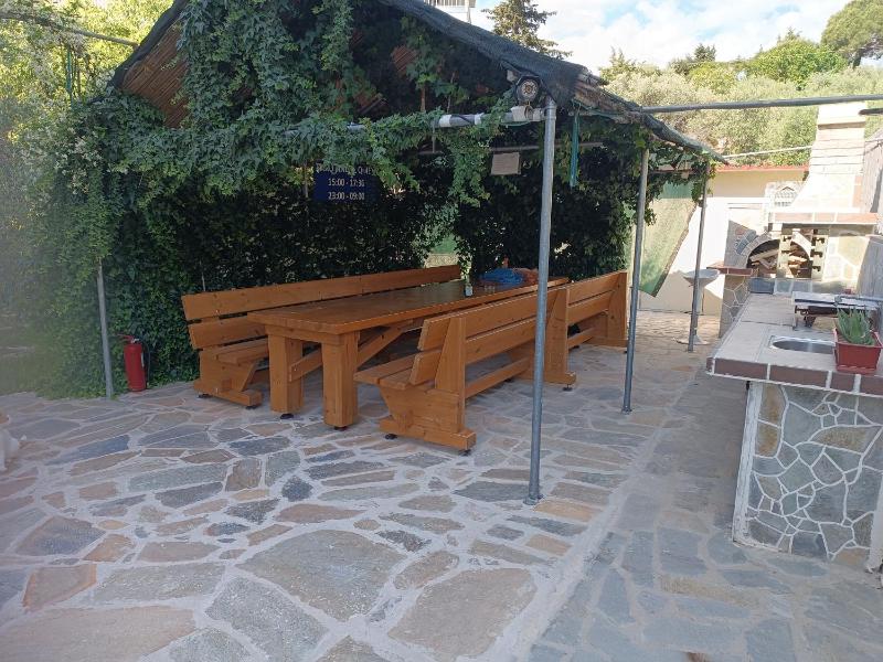 One-Bedroom Apartment image 4