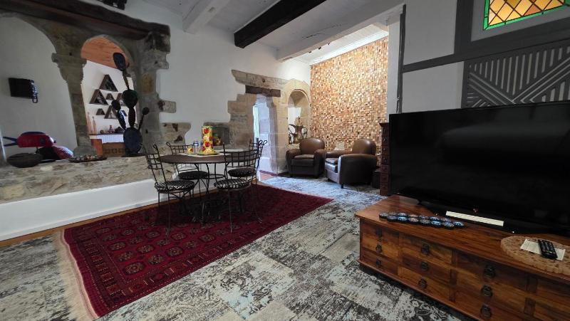 King Room with Garden View image 4