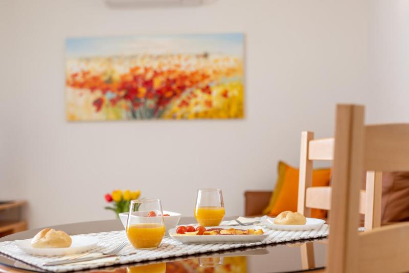One-Bedroom Apartment with Balcony and Sea View image 2