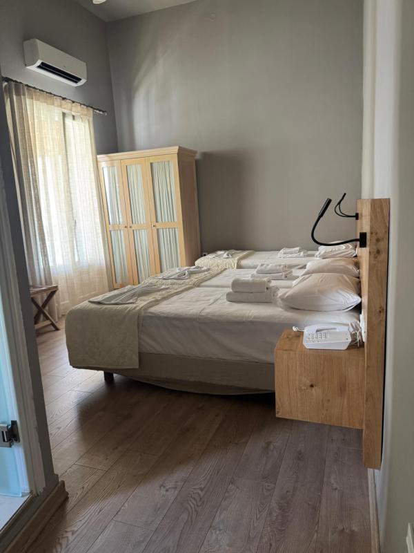 Triple Room with Balcony image 3