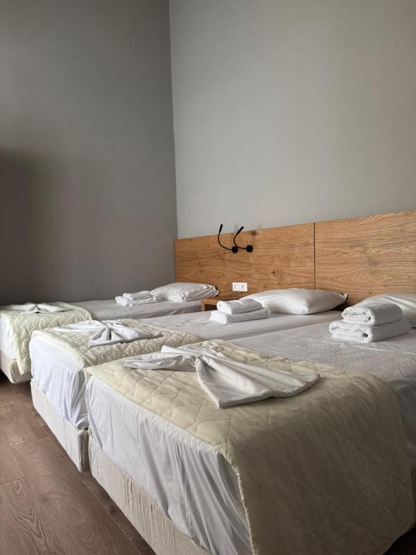 Triple Room with Balcony image 4