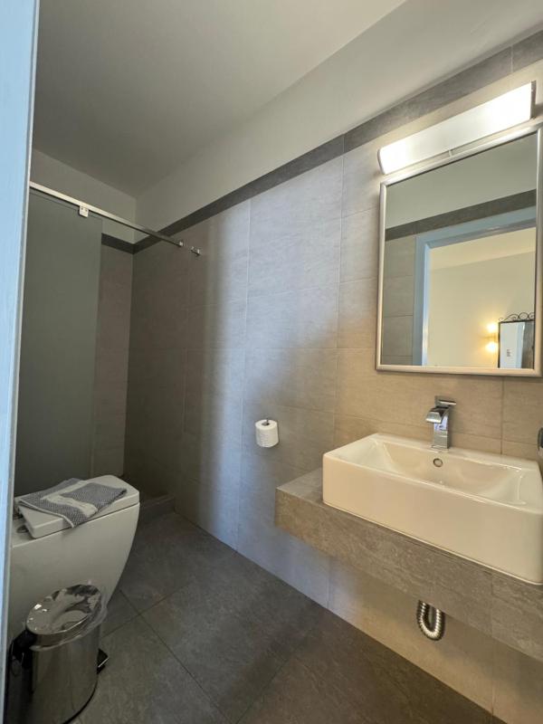 Economy Twin Room with Shared Terrace image 1