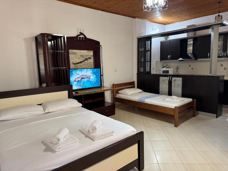 Two-Bedroom House image 4