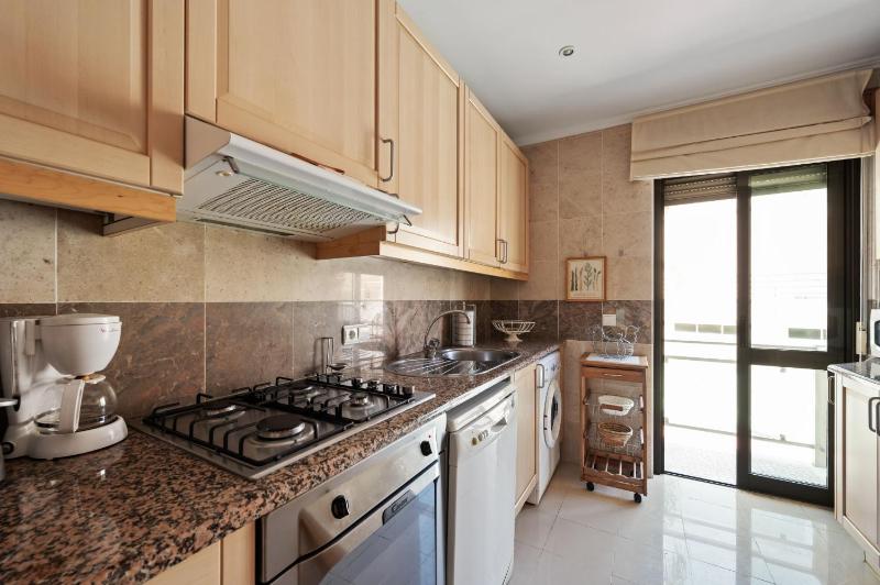 BmyGuest - Sesimbra Palames Beach & Pool Apartment - image 26