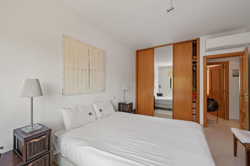 BmyGuest - Sesimbra Palames Beach & Pool Apartment - image 9