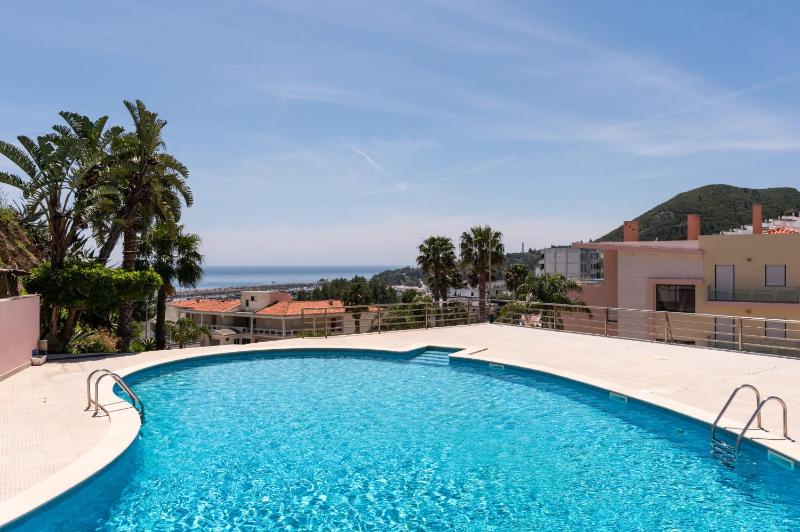 BmyGuest - Sesimbra Palames Beach & Pool Apartment - image 11