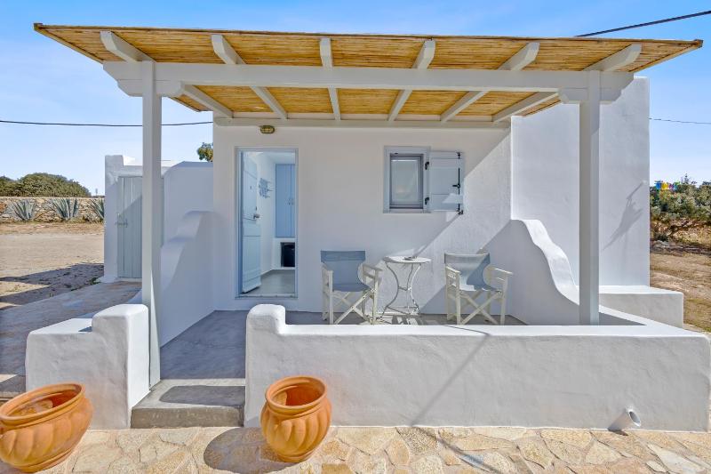 Deluxe Double Room with Balcony and Sea View image 3