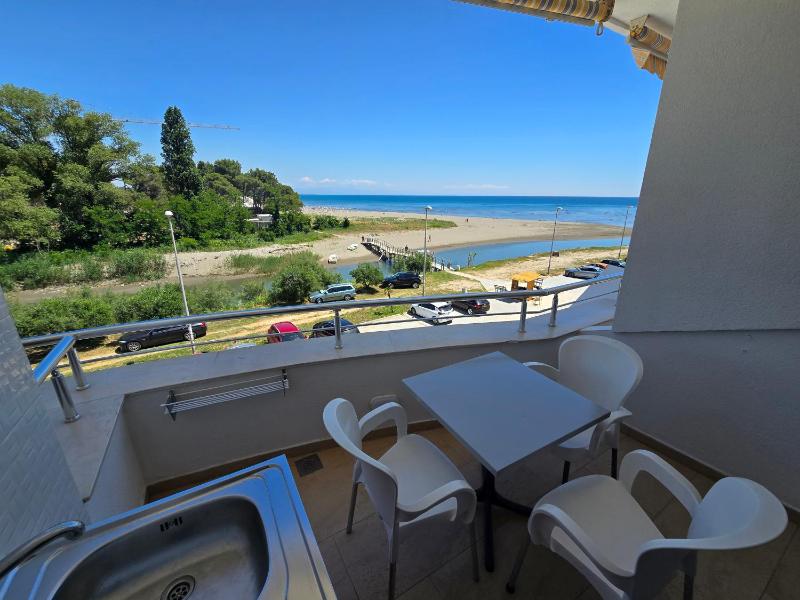 Studio with Sea View image 2