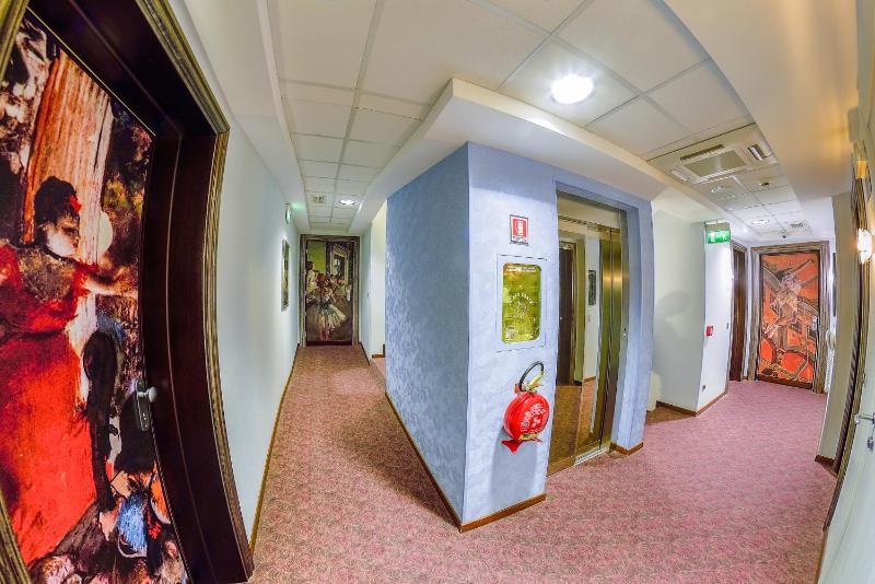 Victoria Hotel - image 9