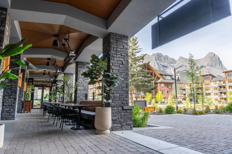 Modern Mountain Oasis Top floor 2 level 2bd - image 20
