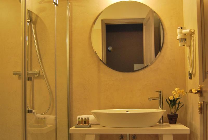 Double or Twin Room with Balcony image 2