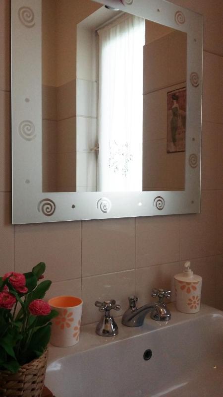 Double Room with Balcony image 3