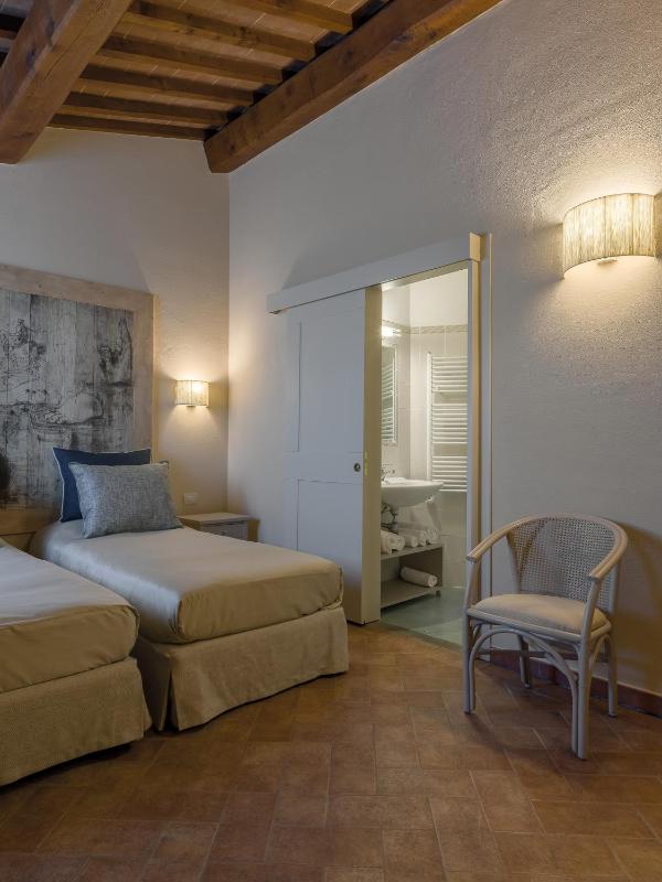 Double or Twin Room image 4