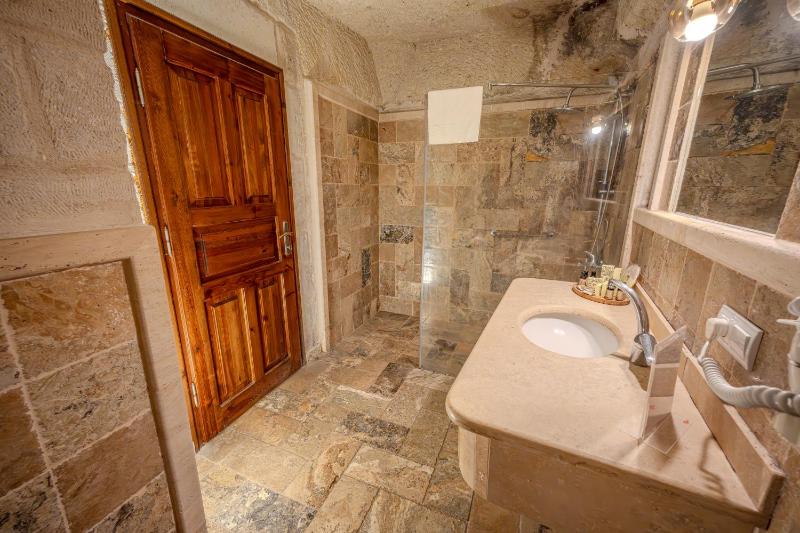 Superior Family Cave Room 101 image 2