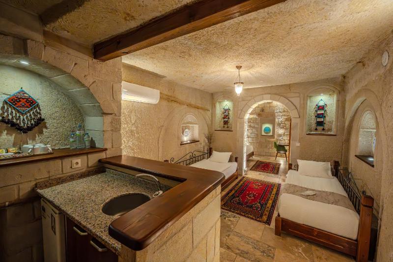 Superior Family Cave Room 101 image 1