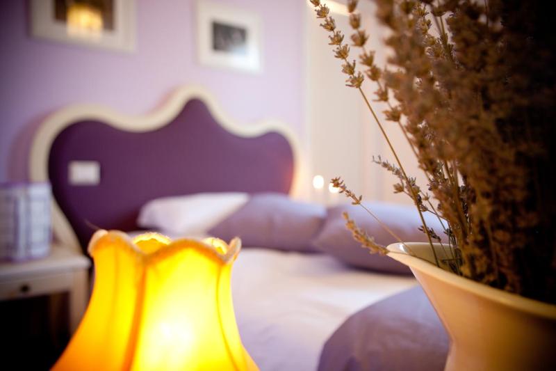 Single Room image 4