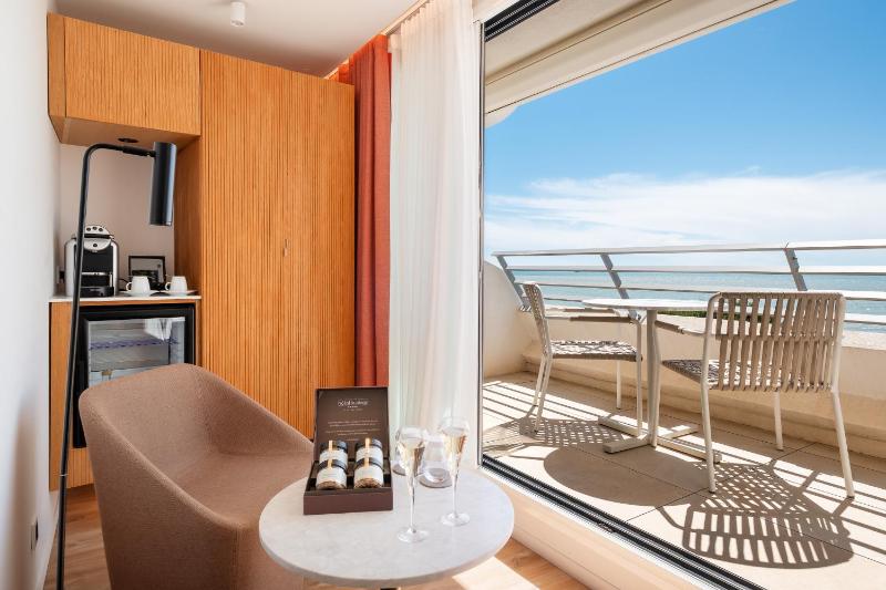 Junior Suite with Sea View image 1