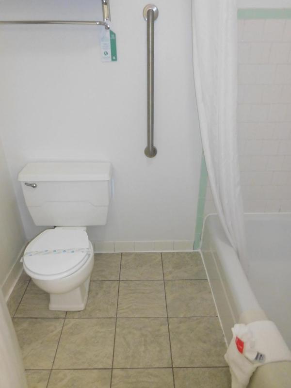Queen Room with Ocean View - Non-Smoking image 2