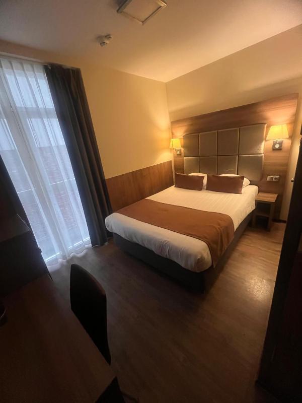 Small Double Room image 1