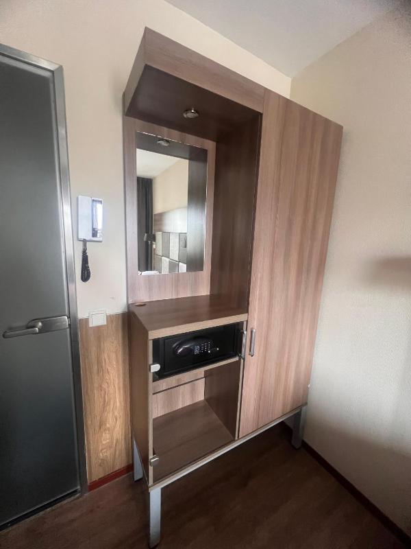 Classic Single Room image 3