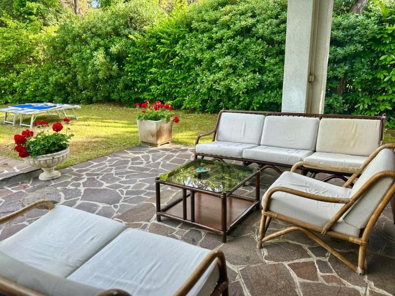 La Grande Villa with Pool - image 37