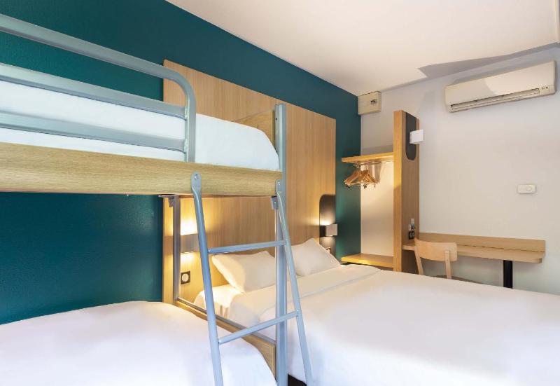 Quadruple Room image 4