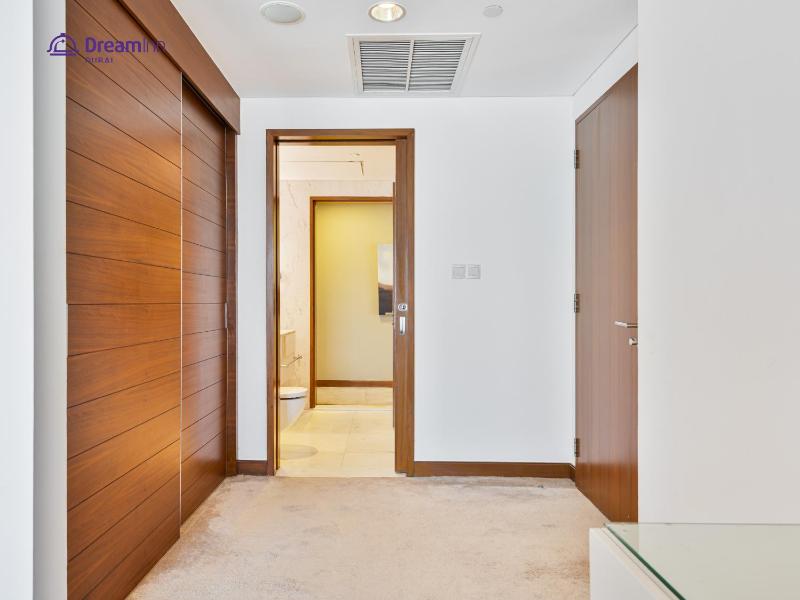 One-Bedroom Apartment image 4