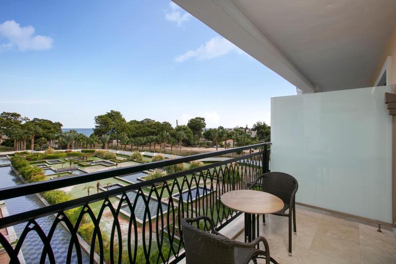 Superior Room with Sea View image 3