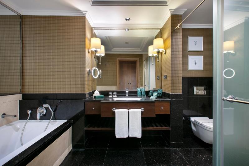 Double or Twin Room with Side Sea View image 3