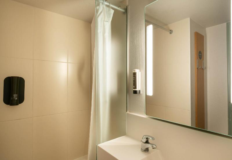 Double Room image 4